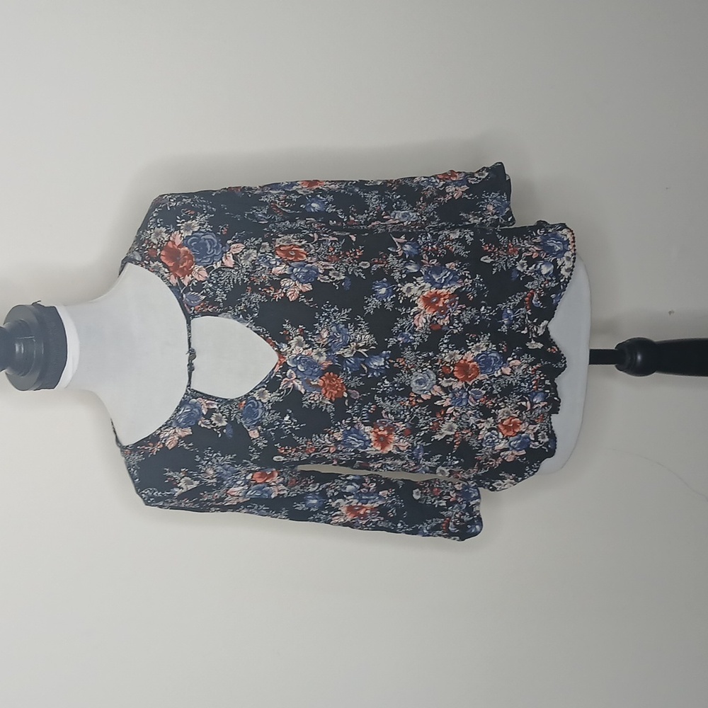 American eagle outfitters floral key hole long sleeve size small